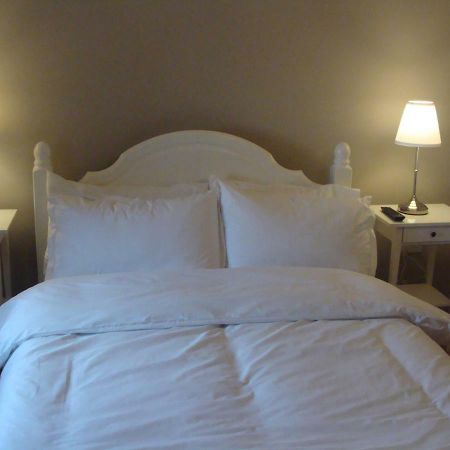 Riggend Farm Bed And Breakfast Airdrie Exteriör bild