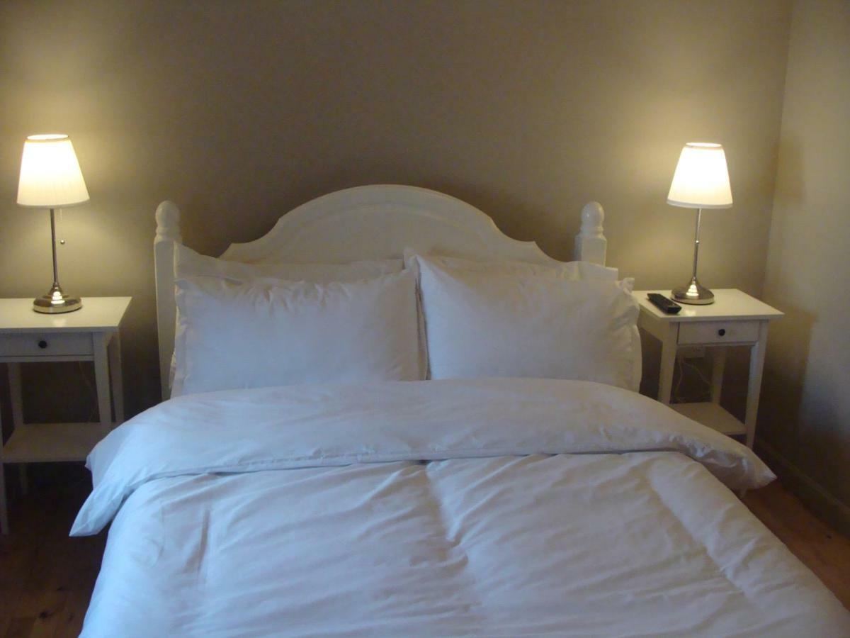 Riggend Farm Bed And Breakfast Airdrie Exteriör bild