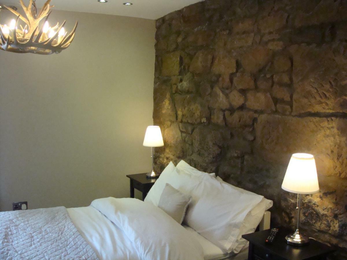 Riggend Farm Bed And Breakfast Airdrie Exteriör bild